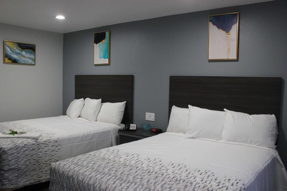 Queen Room with Two Queen Beds interior